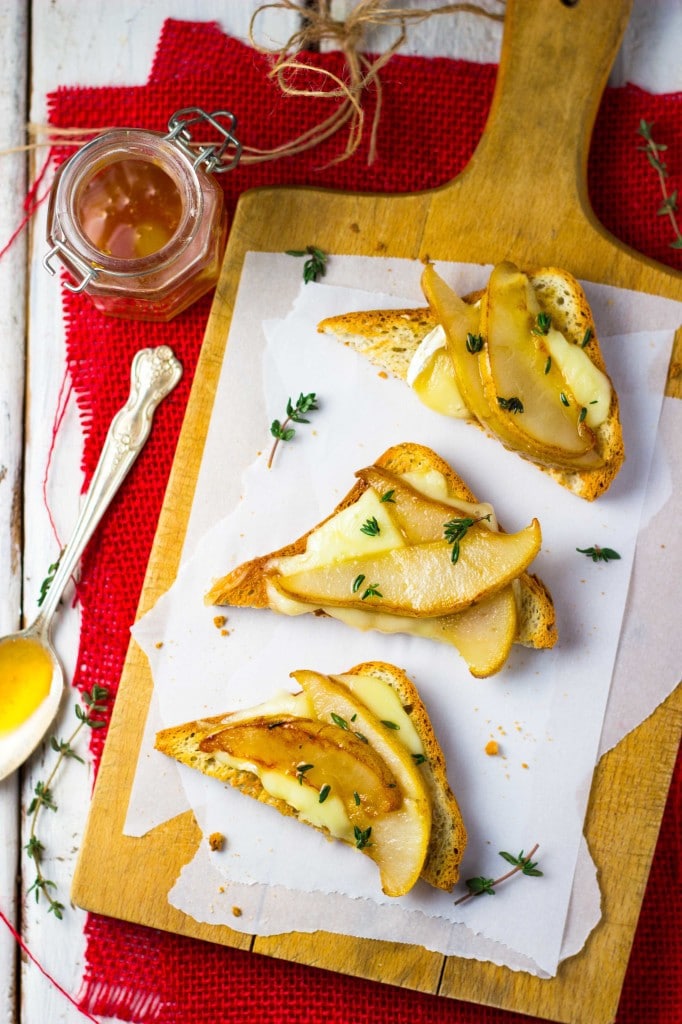 Brie-Pear-Toasts-with-Thyme-Honey3-682x1024