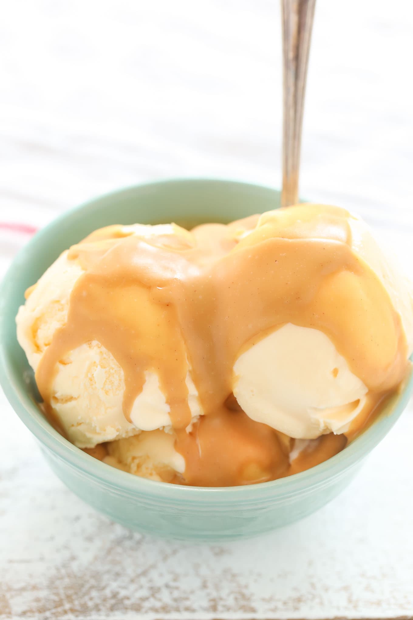 This Easy Homemade Peanut Butter Magic Shell only requires three ingredients and a microwave. The perfect topping for almost any ice cream!