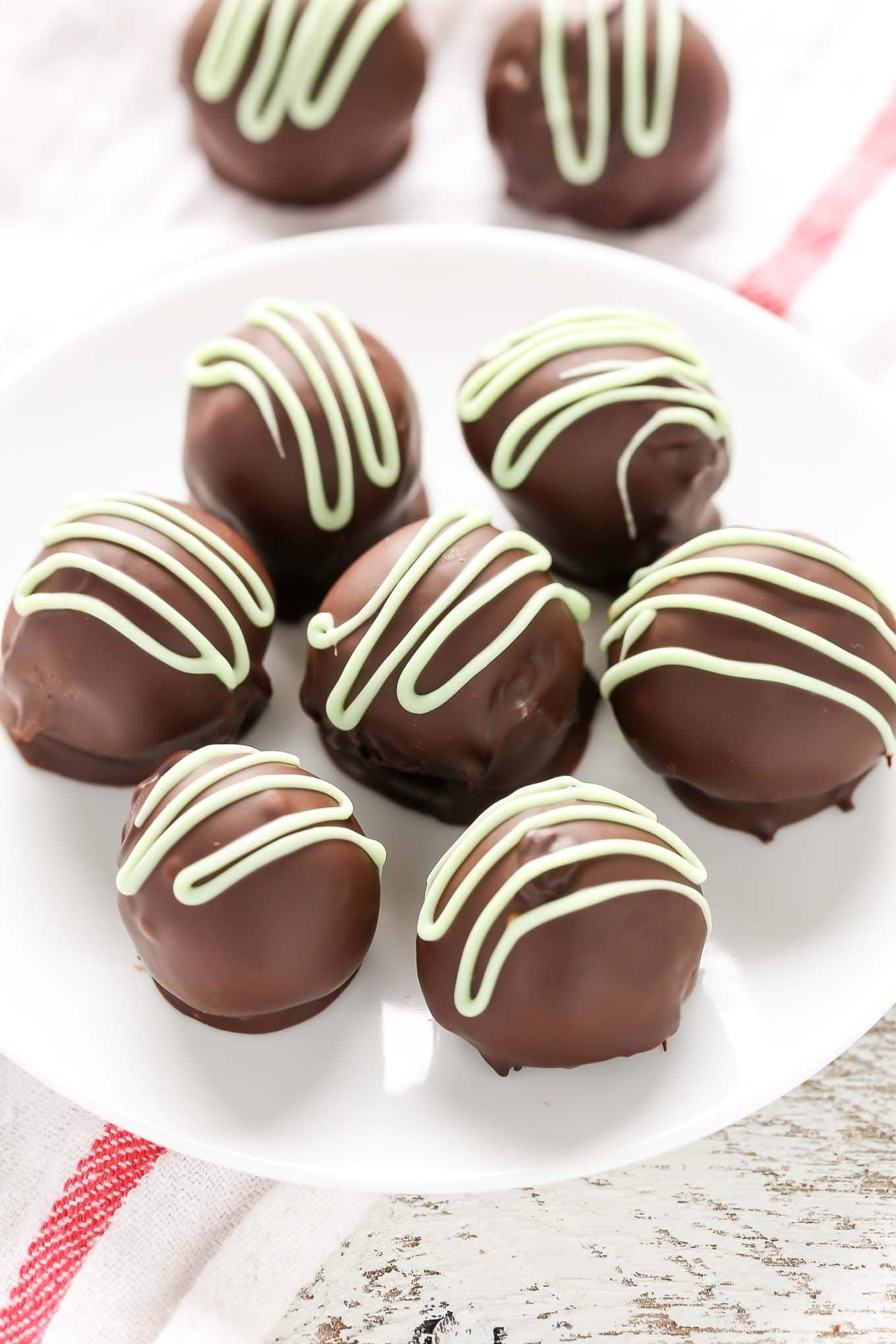 These Mint Chocolate Truffles only require 3 ingredients and can be made using just the microwave. The perfect treat for mint chocolate lovers! 