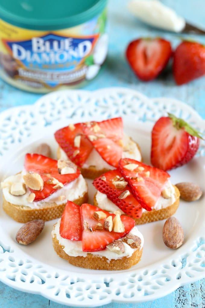 These Strawberry, Almond, and Honey Goat Cheese Crostini are so easy to make and perfect for summer!